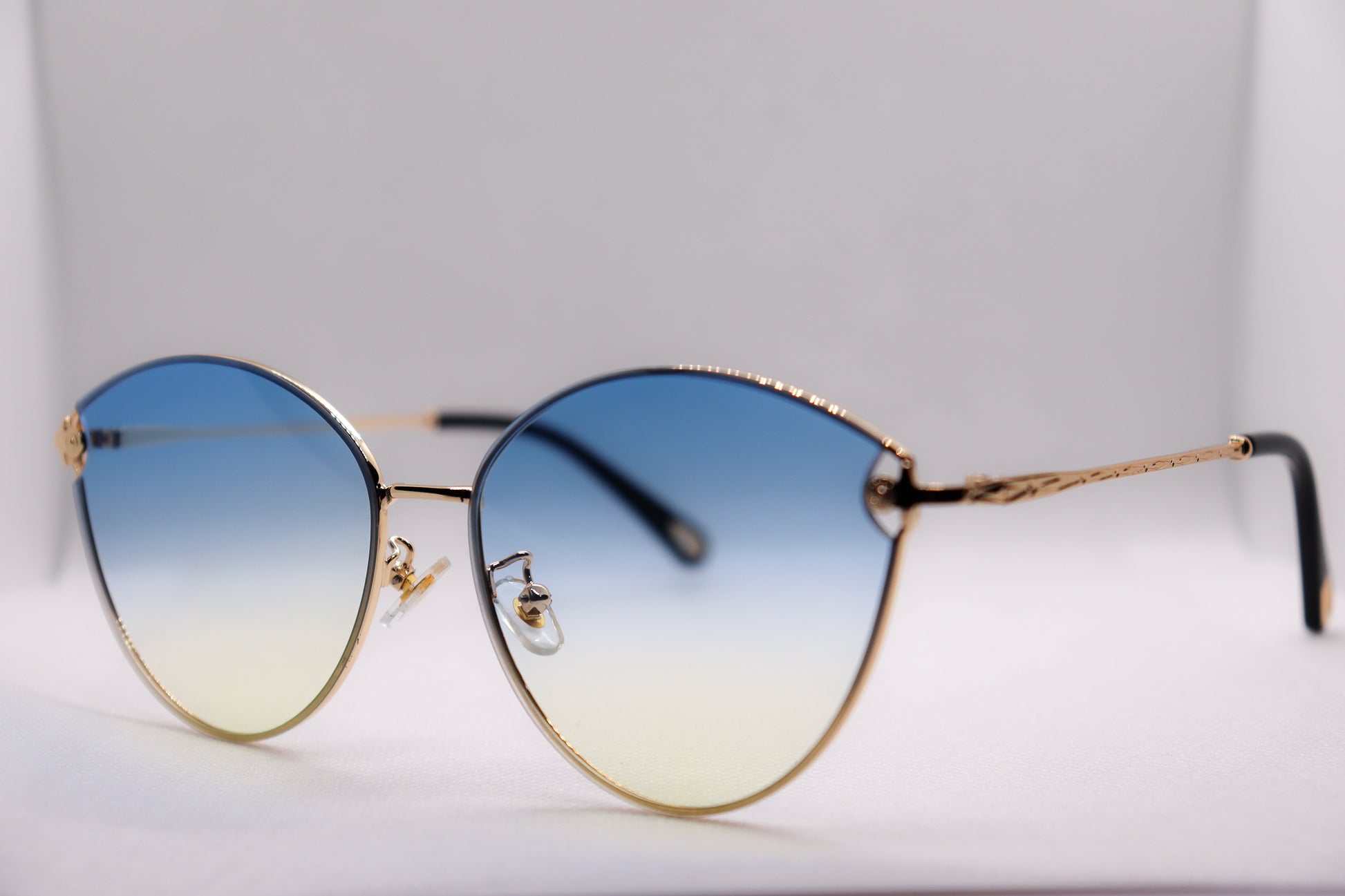 Winged Gradient Blue Sunglasses - 7331 image 2