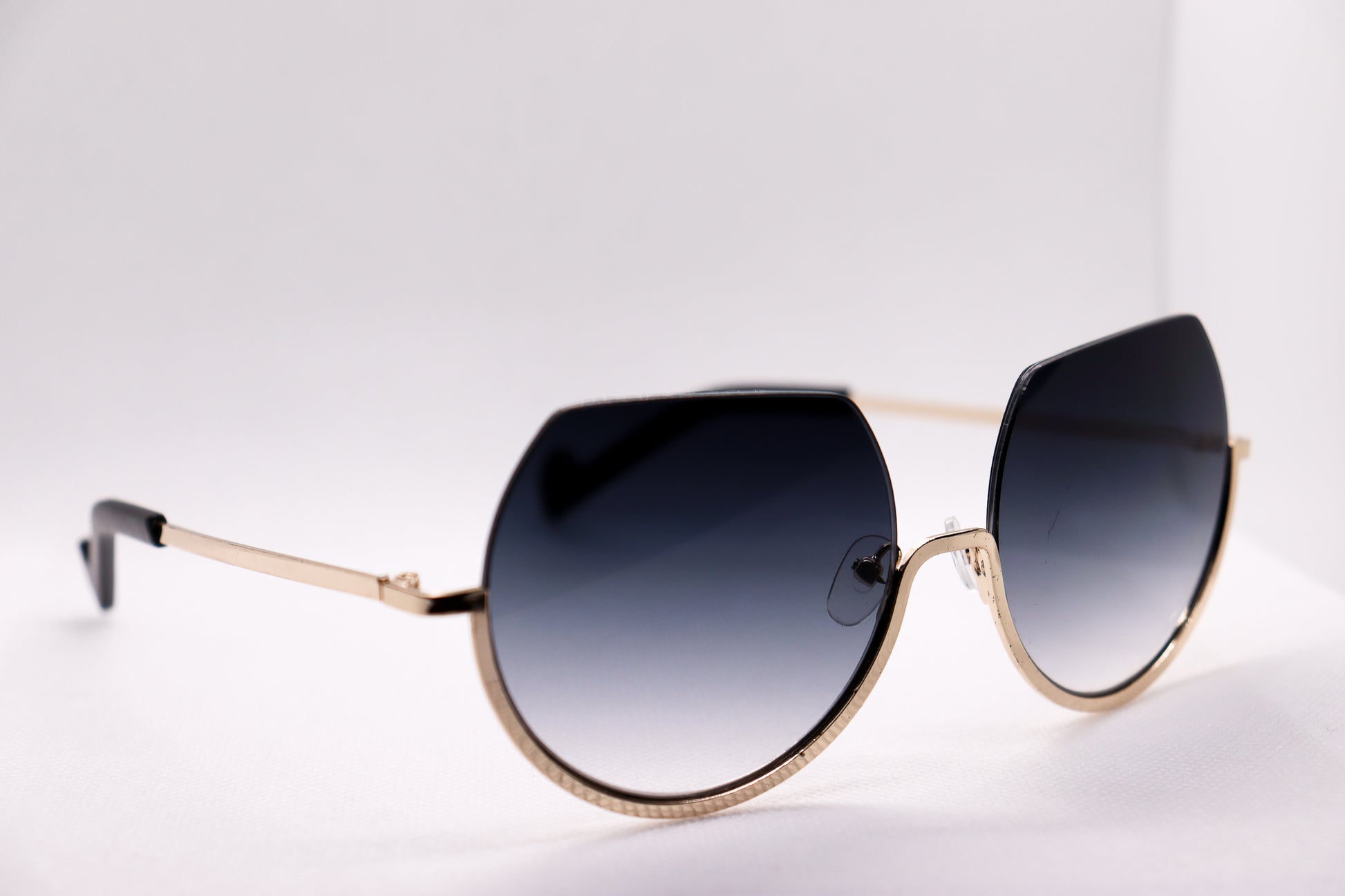 Inverted Rimmed Black Sunglasses - 2726 image 3