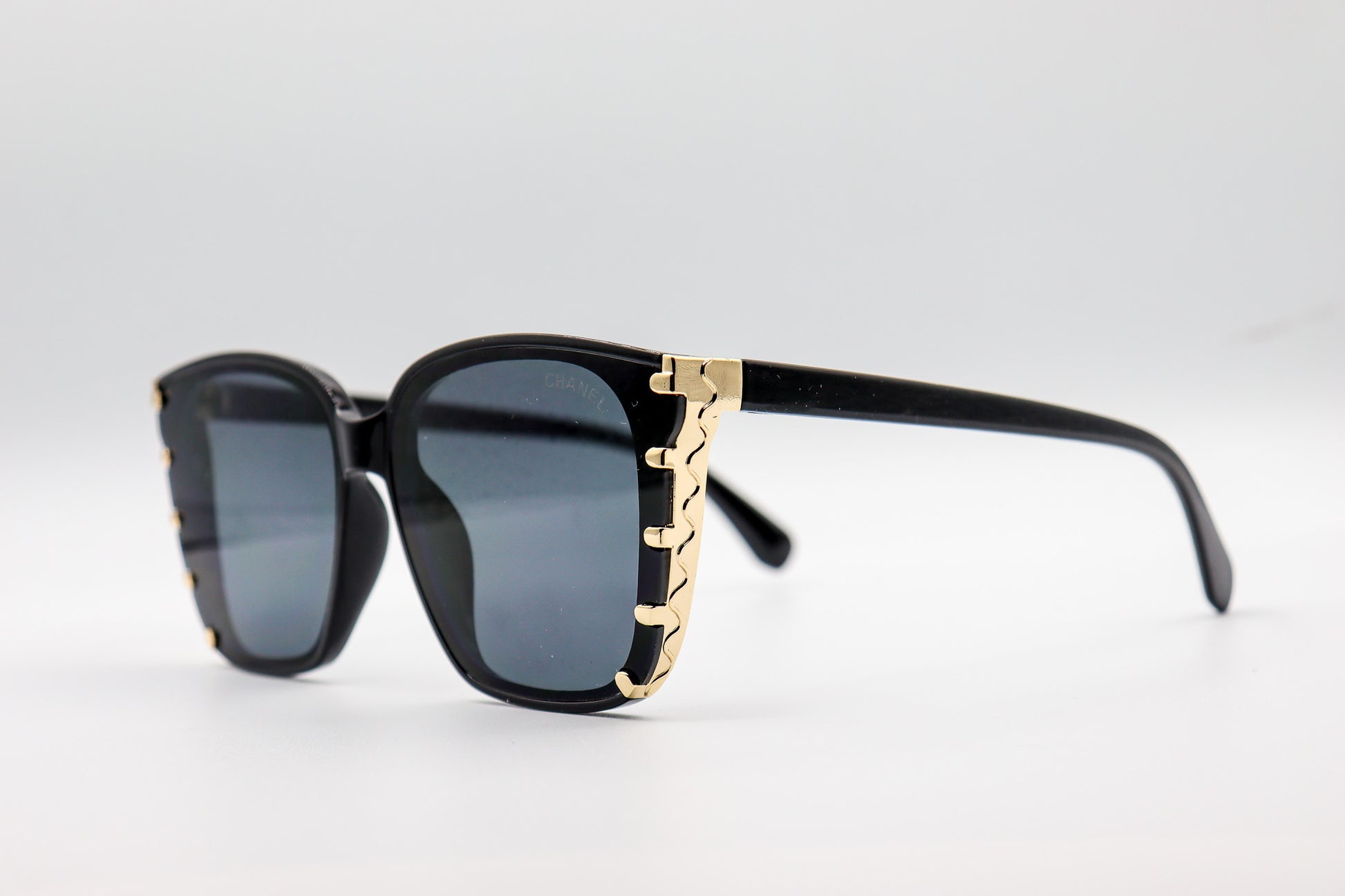 Chanel Oversized Black & Gold - A1111 image 1