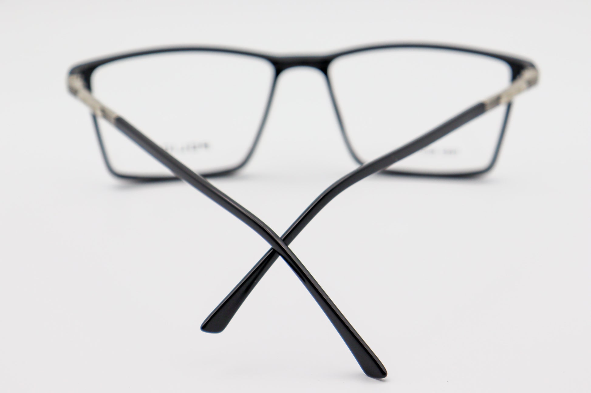 Black 7033 image 1